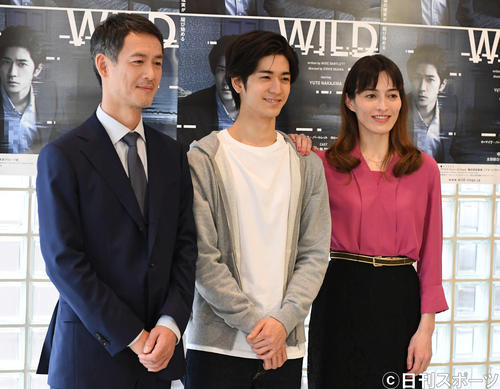 舞台「WILD」に出演する、左から斉藤直樹、中島裕翔、太田緑ロランス（撮影・山崎安昭）