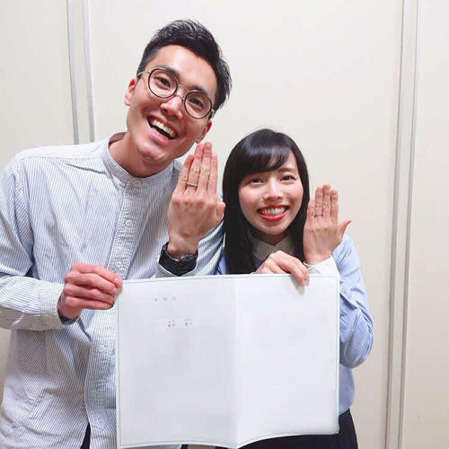 結婚を発表した、お笑いトリオ・ハナコの菊田竜大（左）とハルカラの和泉杏