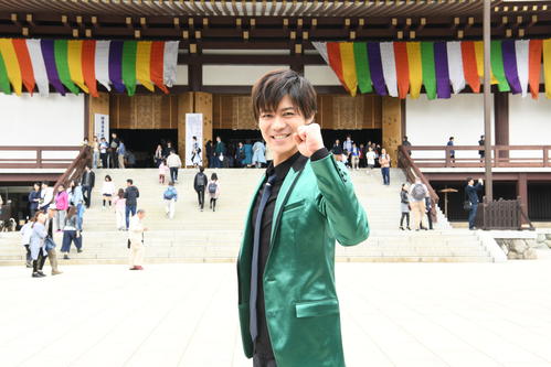 デビュー曲「離さない　離さない」ヒット祈願イベントを行った新浜レオン