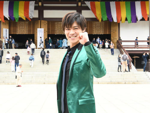 デビュー曲「離さない　離さない」ヒット祈願イベントを行った新浜レオン