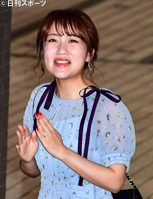高橋みなみ 左手薬指に指輪 笑顔でラジオ局入り 結婚 熱愛 日刊スポーツ