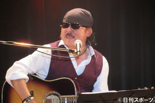 小田純平が「令和」初のライブで「変わらない心」を歌う