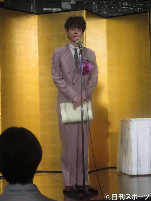 「第27回橋田賞表彰式」であいさつする菅田将暉（撮影・大井義明）