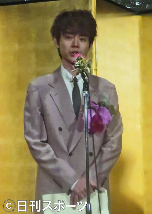 「第27回橋田賞表彰式」であいさつする菅田将暉（撮影・大井義明）