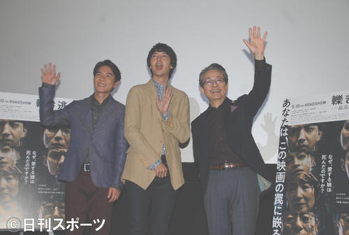舞台あいさつした左から石田法嗣、中山麻聖、水谷豊（撮影・松浦隆司）