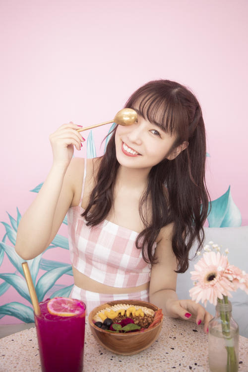 初写真集で明るい表情を見せる斉藤優里