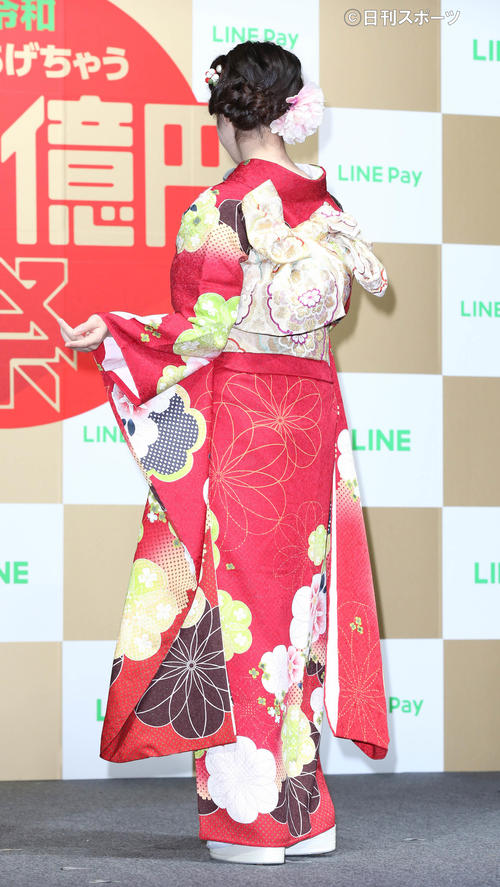 LINE・LINE　Pay記者発表に振り袖姿で登壇した今田美桜（撮影・丹羽敏通）