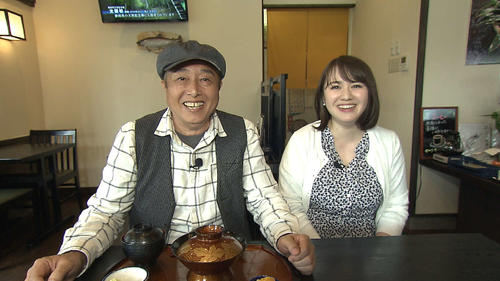 18日放送の静岡朝日テレビ「とびっきり！しずおか　土曜版」に出演するガダルカナル・タカ（左）と新人のスミス春子アナウンサー