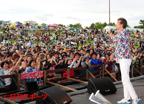 デビュー51年で初の野外フェスに出演した前川清（撮影・松本久）