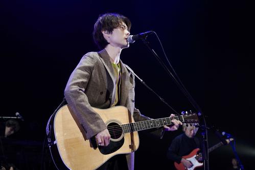 フジテレビ系ドラマ「パーフェクトワールド」スペシャルイベントで熱唱する菅田将暉