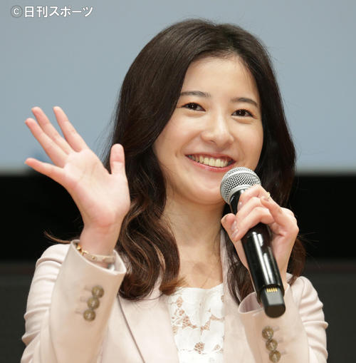 舞台あいさつする吉高由里子（撮影・中島郁夫）