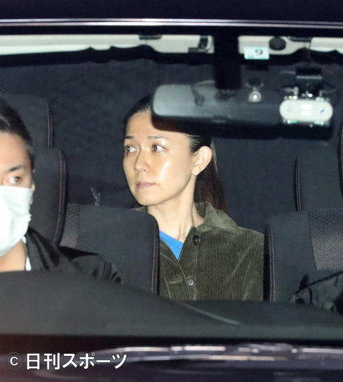 警視庁湾岸警察署に移送される小嶺麗奈容疑者（撮影・大野祥一）