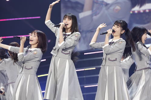 初の単独ライブを開催した乃木坂46の4期生。中央は遠藤さくら