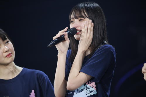 涙を流してあいさつする乃木坂46遠藤さくら