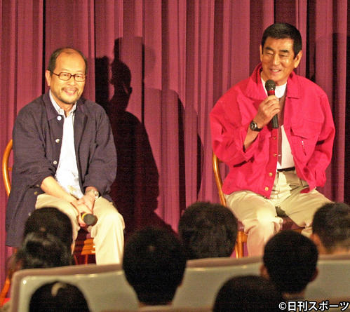 試写会後、トークディスカッションを行う高倉健さん（右）と降旗康男監督