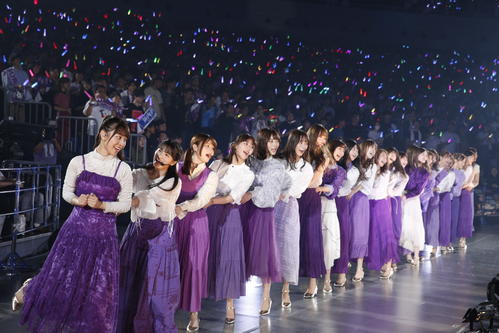「おいでシャンプー」を披露した乃木坂46