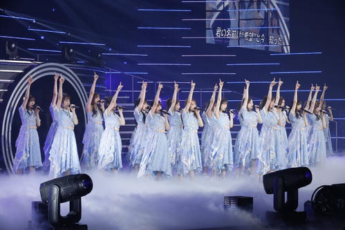 「君の名は希望」を披露する乃木坂46