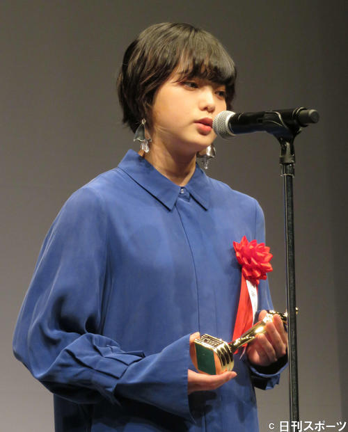 日本映画批評家大賞で新人女優賞を受賞した平手友梨奈