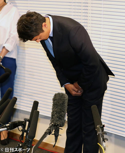 不倫騒動について会見する原田龍二（撮影・大野祥一）