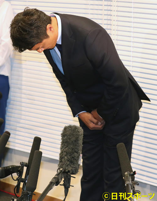 不倫騒動について会見する原田龍二（撮影・大野祥一）