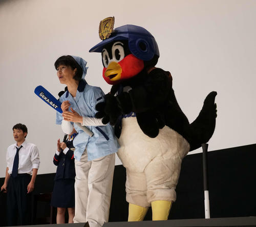 客席へのライナーを謝罪する磯野貴理子（左）とつば九郎（撮影・遠藤尚子）