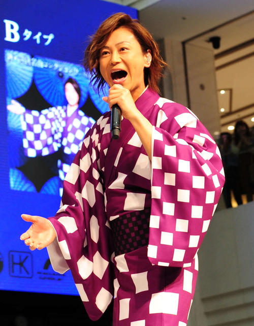 アルバム発売記念イベントで熱唱する氷川きよし（撮影・松本久）