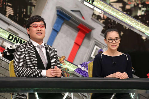昨年8月17日放送のフジテレビ系「全力！　脱力タイムズ」でツーショット共演していた山里亮太（左）と蒼井優（C）フジテレビ