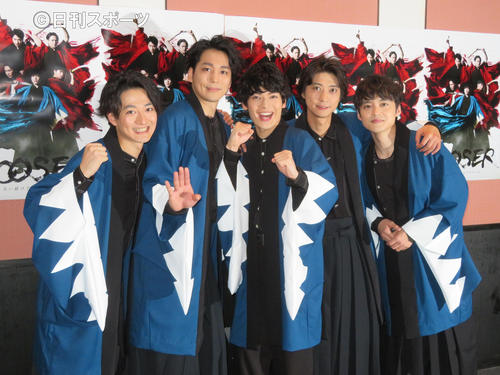 舞台「LOOSER」の会見を行った左から株元英彰、磯貝龍乎、崎山つばさ、鈴木裕樹、木ノ本嶺浩