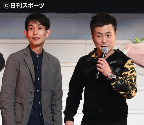 カラテカの矢部太郎（左）と入江慎也