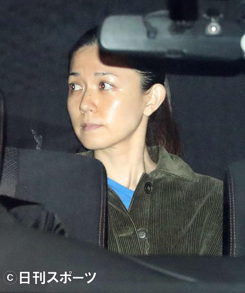 5月22日、東京湾岸署に移送される女優の小嶺麗奈被告