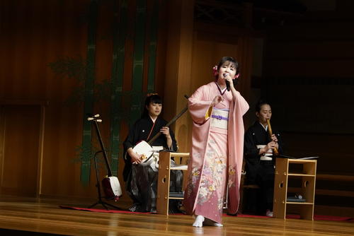 観世能楽堂で東京初ソロコンサートを行った朝花美穂