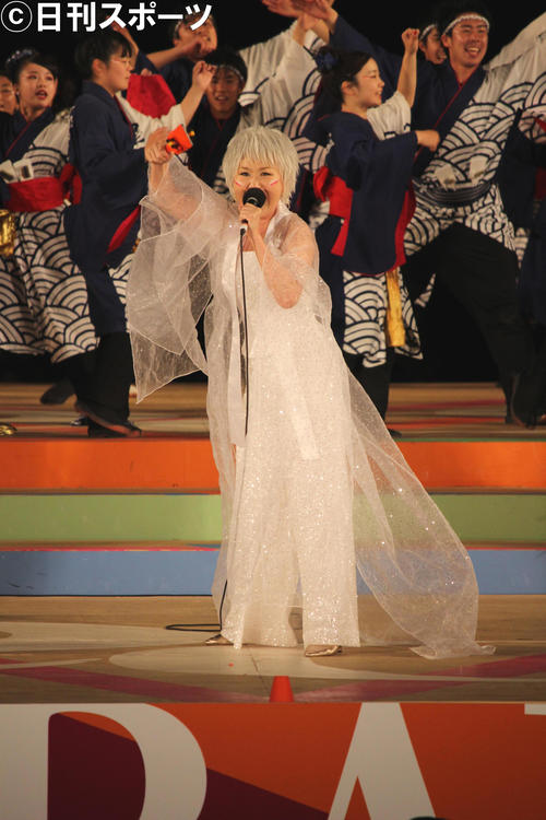 YOSAKOIソーラン祭りで総踊りの曲を熱唱した松川未樹