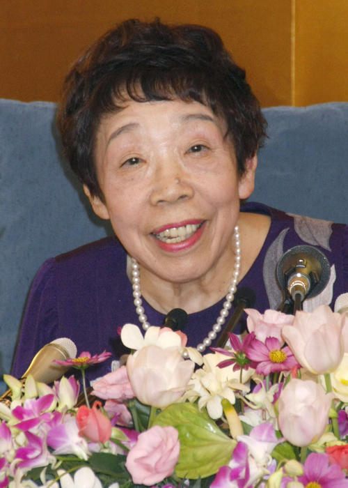 文化勲章受章の喜びを語る田辺聖子さん＝2008年10月（共同）