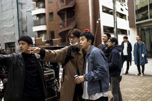 ショートフィルム「クローバー」で初監督を務めた菅田将暉（中央）。右は主演の太賀