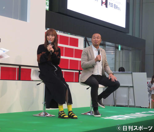 トークする内田理央（左）と伊藤剛臣氏（撮影・横山慧）