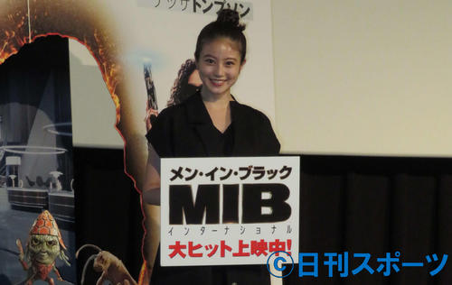 全身真っ黒の衣装で登場した今田美桜（撮影・横山慧）