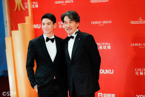 上海国際映画祭に主演映画「オーバー・エベレスト　陰謀の氷壁」で参加した役所広司（右）とリン・ボーホン（C）SIFF