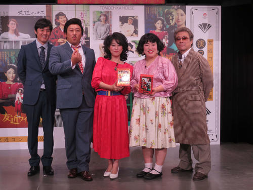 DVD「友近コント作品集『演って候』PREMIUM　BOX　2014－2018」の完成記念記者会見に出席した、左からロバート山本博、秋山竜次、友近、ゆりやんレトリィバァ、バッファロー吾郎A