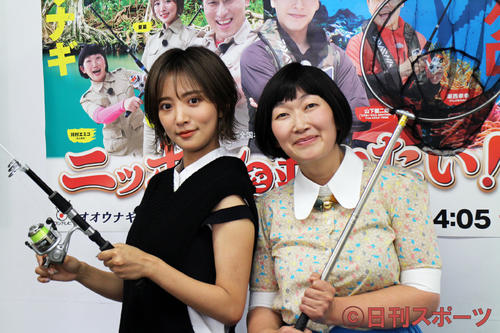 フジテレビ系「ニッポンを釣りたい」の発表会見に出席した夏菜(左）と川村エミコ