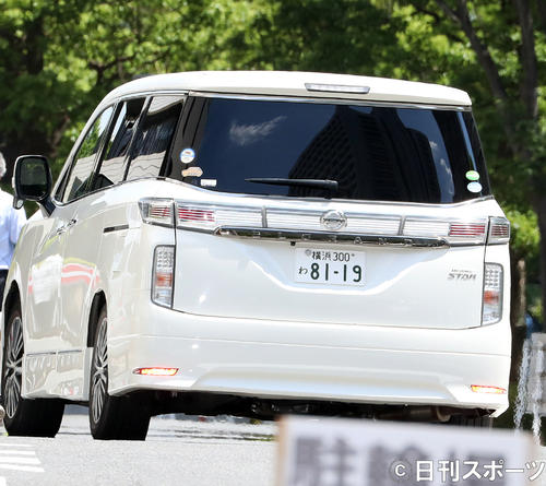 ピエール瀧被告を乗せた思われる車（撮影・大野祥一）