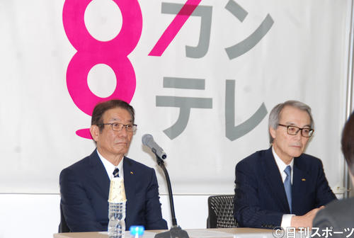 会見に臨んだ羽牟正一新社長（左）、嘉納修治会長（撮影・松浦隆司）