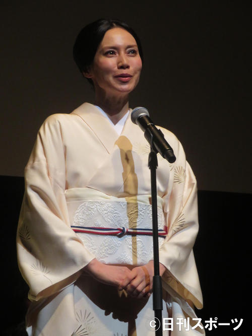 オープニングセレモニーでスピーチする中谷美紀