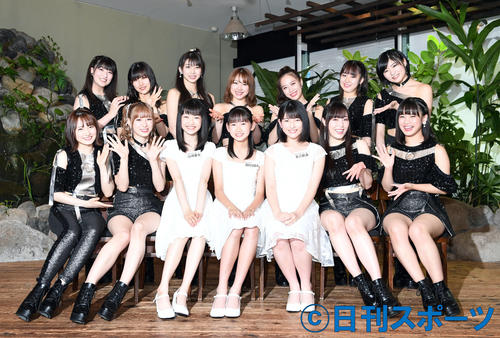 モーニング娘。’19が新メンバーを発表。笑顔で記念撮影に納まるメンバー（撮影・たえ見朱実）