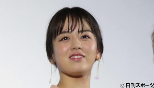 映画「明治東亰恋伽」の公開記念舞台あいさつに出席した伊原六花