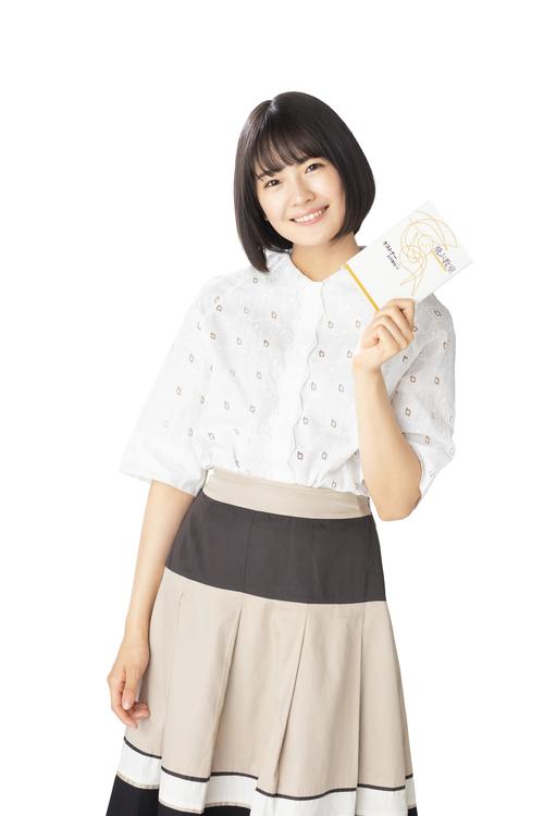「乃木坂文庫」フェアで「飛ぶ教室」を担当する清宮レイ