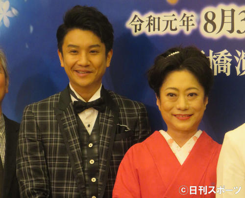 新派公演に初参加の長谷川純（左）と山村紅葉