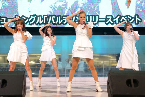 新曲発売記念イベントを行ったMAX