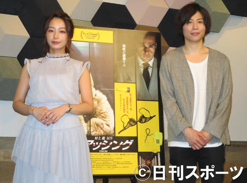 映画「ピアッシング」のイベントに参加した宇垣美里と前田裕二社長