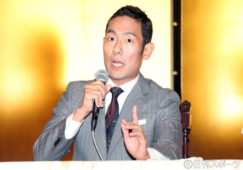 「平成中村座小倉城公演」の製作発表で、作品について話をする中村勘九郎（撮影・狩俣裕三）