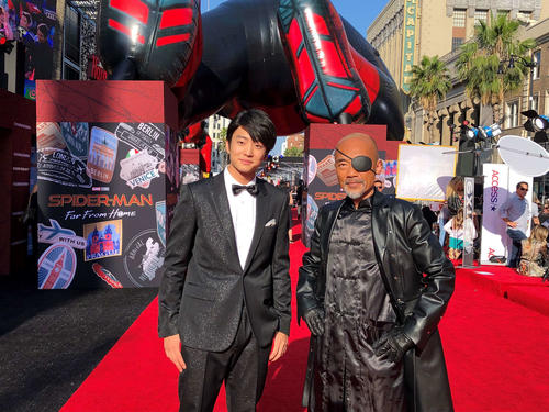 ロサンゼルスで、米映画「スパイダーマン：ファー・フロム・ホーム」のワールドプレミアに出席した伊藤健太郎（左）、竹中直人